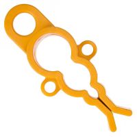 Underground Residential Distribution (URD) tagging device clip
